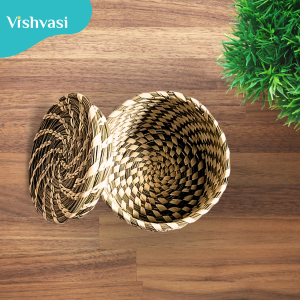 Hand made round pen stand with lid of sabai grass and date palm leaf thread